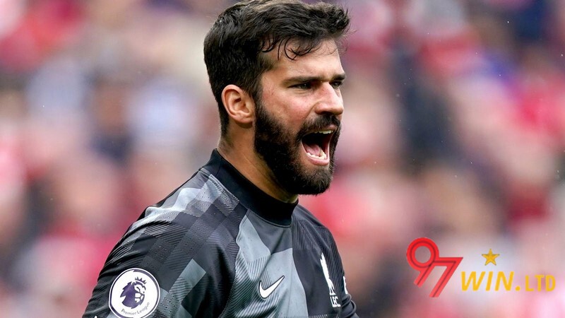 Alisson Ramses Becker là thủ môn đến từ Brazil