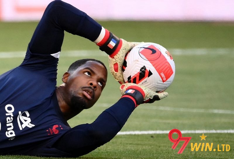 Mike Maignan sở hữu một tốc độ kinh khủng