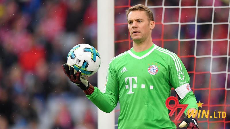 Manuel Neuer là thủ môn nổi tiếng về phản xạ